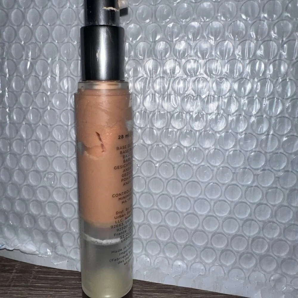 Urban Decay Deslick primer face - Picture 2 of 5